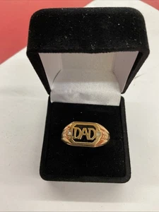 Anillo de papá de oro amarillo de 10k para hombre talla 11 con ónix negro y 2 diamantes pequeños - Imagen 1 de 5