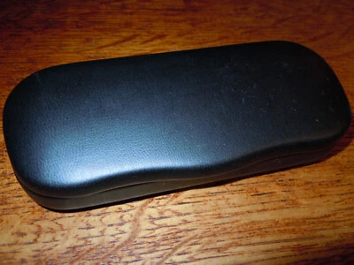 FUNDA RÍGIDA GAFAS NEGRA - CIERRE RESORTE - MUY LIMPIA - VER FOTOS Foto 1 de 4