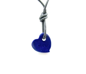 Anhänger Edelstein Natur Lapislazuli Lapis Herz klein zart blau Lederband 12x4mm - Bild 1 von 1