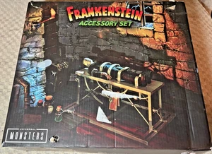 NECA Frankenstein’s Monster Accessory Set 7" Scale - Bild 1 von 7
