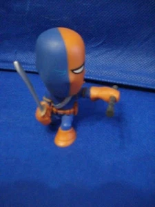 Funko POP Mystery Minis DC Super Heroes 2014 3" Figurine- "Deathstroke" - Picture 1 of 4