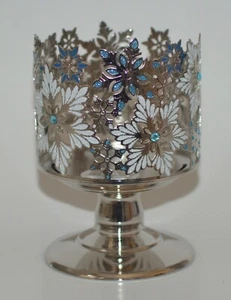 BATH & BODY WORKS SNOWFLAKES PEDESTAL LARGE 3 WICK CANDLE HOLDER SLEEVE 14.5OZ - Picture 1 of 6