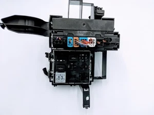 PORSCHE CAYENNE 955 FUSE RELAY BOX - Picture 1 of 2