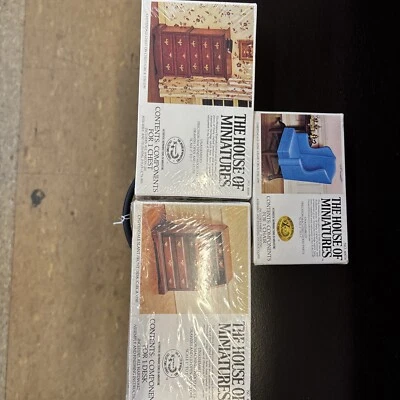 Kits de muebles para casa de muñecas La casa de las miniaturas de colección. Silla de ala, cofre, escritorio Foto 1 de 4