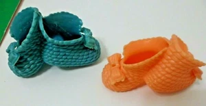 1950's VTG 2 CAKE TOPPER BABY BOOTIES PINK & BLUE  BAKING CRAFTS  PLASTIC 2" - Picture 1 of 2