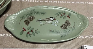 Plato para servir Pfaltzgraff Portfolio Navidad Winterwood verde ovalado 15,75” - Imagen 1 de 2