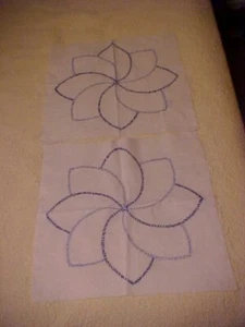 BLAUE BESTICKTE BLUMEN, 5 QUILTBLÖCKE, - Bild 1 von 3