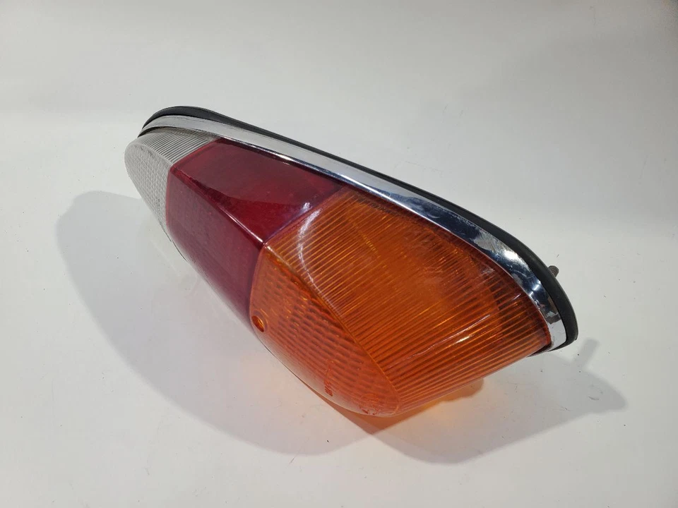 Volkswagen Karmann Ghia 1600 1970 1971 luz trasera OEM tiene grietas en la parte trasera  Foto 1 de 4