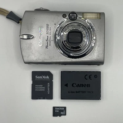 CÂMERA DIGITAL CANON POWERSHOT SD550 ELPH 7.1MP PRATA COM CARTÃO SD E CARREGADOR - Imagem 1 de 4