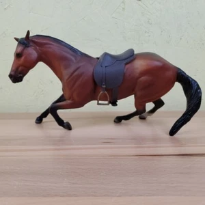Breyer Horse Reeves Classic #701726 Barrel Racing 5" Tall Brown w/Saddle Retired - Picture 1 of 9