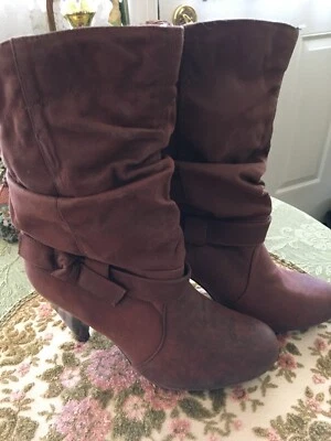 QUPID LADIES SIZE 8M COLOR COGNAC MID-HEIGHT SUEDE BOOTS - Image 1 of 4
