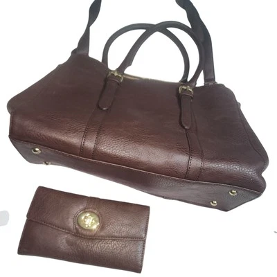 BOLSO BANDOLERA CHARLIE ENCANTADOR USADO EN EXCELENTE ESTADO XL IMITACIÓN CUERO CON CORREA CRUZADA Y BILLETERA Foto 1 de 4