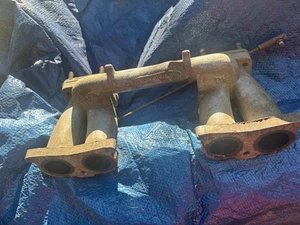 TRIUMPH Late TR2 TR3 Early TR4 INTAKE MANIFOLD ORIGINAL - Bild 1 von 3