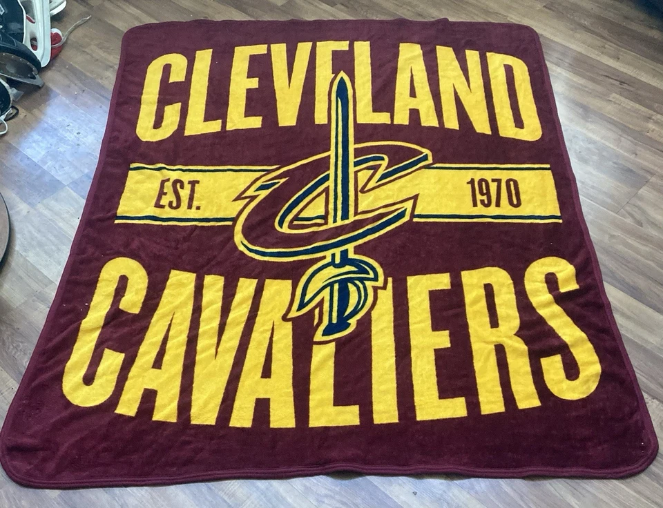 Manta Ligera Cleveland Cavaliers NBA Talla 5x4 Pies Color Granate y Amarillo Foto 1 de 1