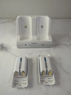 Nyko Nintendo Wii Controller Charging Station w/ Two Batteries- Tested - Image 1 of 4