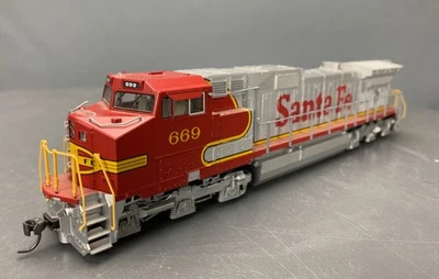 HO Kato 37-6157 C44-9W tablero 9 Santa Fe #669 DCC/no SND con KD Warbonnet HO7051 Foto 1 de 4