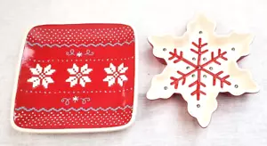 Piatto A Forma Fiocco di Neve Piatto Sq Piatto Segno Caratteristico Lotto di 2 Rosso Bianco Natale - Foto 1 di 11
