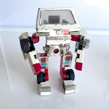 Ratchet 1985 Vintage Hasbro G1 Transformers ambulance action figure G