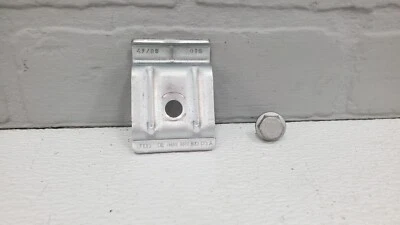 2009-2012 Audi Q5 Battery tie down hold clamp 99k 3.2L OEM battery holder Foto 1 de 4