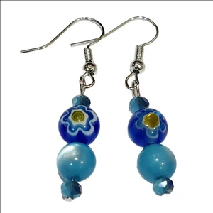 Pendientes florales hechos a mano con cuentas azules - Imagen 1 de 3