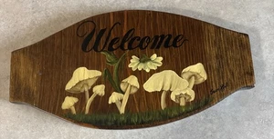 Vintage ! " Welcome" Funghi in legno 6" x11,25" firmato Jean Hall - Foto 1 di 6