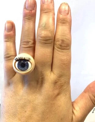 Blinking Moving Eye Severed Eyeball Ring Halloween Fancy Dress Kooky Weird Fun - Image 1 of 4