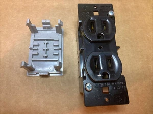 15 amp 125 volt Quick Connect Dual Outlet Black camper RV - Foto 1 di 2