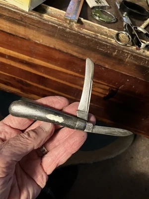 Pre-1931 New York Knife Co Walden 2-Bld w/ Wood Hndl w/ Shield Pocket Knife - Image 1 of 4