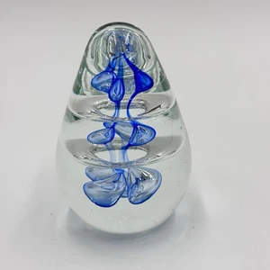Pisapapeles lágrima grande arte transparente vidrio forma huevo azul espiral burbuja estatuilla - Imagen 1 de 11