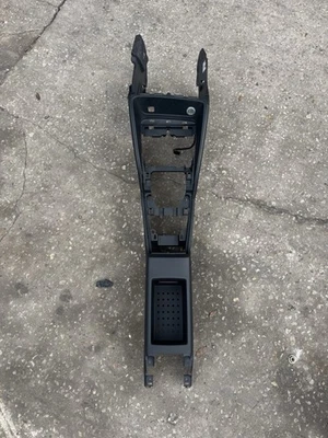 18-22 AUDI A3, S3, RS3 8V OEM CONSOLA CENTRAL CARCASA DESNUDA NEGRO USB 12V REPOSABRAZOS Foto 1 de 4