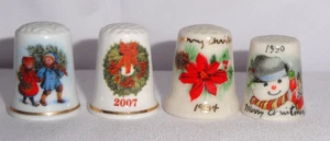 4 Vintage Fingerhüte ~ Weihnachten datiert ~ Kinderbaum ~ Kranz ~ Schneemann ~ Weihnachtsstern - Bild 1 von 5
