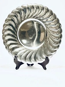 Marvelous WM Rogers "Waverly" 3872 Round Serving Dish Silver Plate - Picture 1 of 5