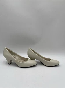 Easy Street Women's Fabulous Pump White Size 6.5M - Picture 1 of 5
