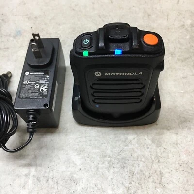 Motorola PMMN4095 RLN6554 Wireless Bluetooth Speaker mic w Charger for APX radio - Image 1 of 4