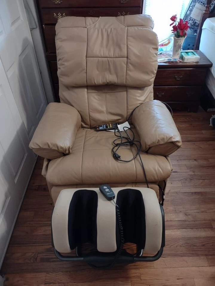 Silla de masaje panasonic y masajeador de pantorrillas. El ancho de la silla es de 34 pulgadas. Foto 1 de 4