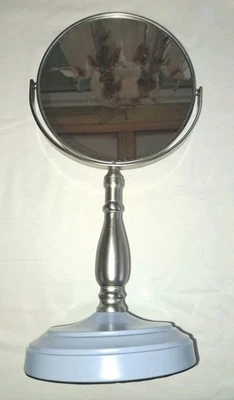 Double Sided Swivel Make-Up Mirror On Blue Base Foto 1 de 4