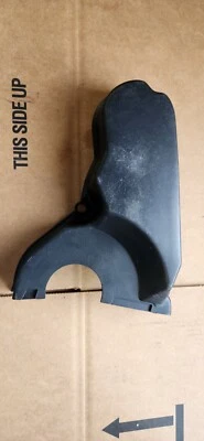 Cubierta de distribución de extensión exterior inferior original Volvo 740, 940. Número de pieza 1378654. Foto 1 de 4