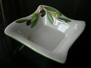 *Bassano* Keramik Handbemalte Schälchen Schale geschwungene Form Olive R 14x5  - Picture 1 of 1