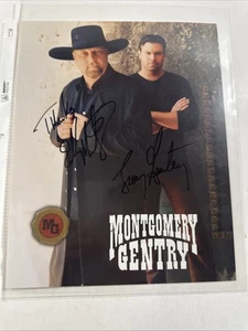 MONTGOMERY GENTRY AUTOGRAPHED HAND- SIGNED PHOTO - Picture 1 of 3