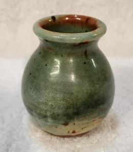 Mini kleine Keramik Vase 2 1/2" hoch grün beige braun signiert - Bild 1 von 8