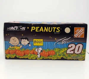 Tony Stewart 1/24 Die Cast Edición Limitada Peanuts #20 Home Depot NASCAR - Imagen 1 de 5