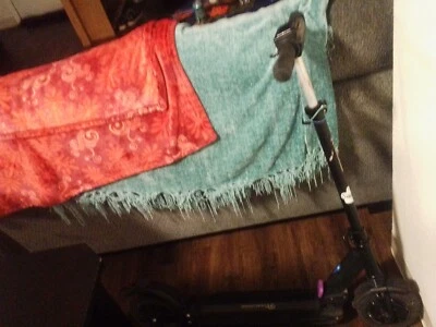 scooter eléctrico 350 vatios. Motor hace 18 a 20 mph y 20 millas con batería Foto 1 de 3