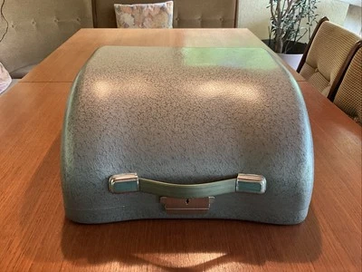 Kofferschreibmaschine Olympia wie neu, vermutlich noch nie benutzt  - Bild 1 von 4