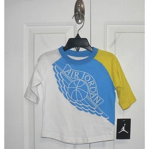 Camiseta de algodón con estampado de alas de mosca Nike Air Jordan para niños pequeños blanca/azul/amarilla 2T 1-2 años $30 - Imagen 1 de 3