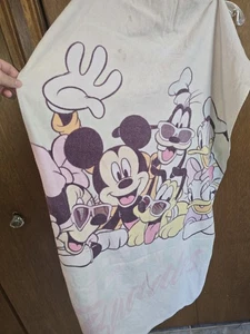 Toalla de playa piscina Mickey Mouse and Friends Disney Store nueva con etiquetas - Imagen 1 de 8