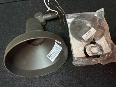 15x 150W PAR38 Outdoor Security Flood Light, Weather-Proof, Heavy Duty, Black - Image 1 of 3