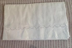 Tahari Voll 100% Baumwolle 400 Fäden Weiß Flaches Laken Erhöht Bestickt Welle - Bild 1 von 8