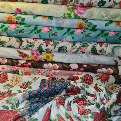 Blumen Polycotton Stoff Kleid Handwerk Quilten Kostüm Material 44" Meterware - Bild 1 von 4