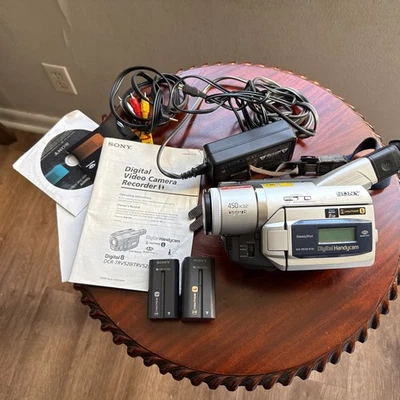 Sony DCR-TRV520 Digital8 HI8 8mm Video8 Camcorder VCR Player Video Transfer - Image 1 of 4