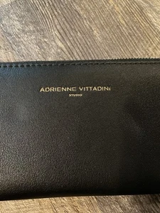 Adrienne Vittadini Studio schwarz Handy Lade Clutch Handgelenktasche Kunstleder - Bild 1 von 4